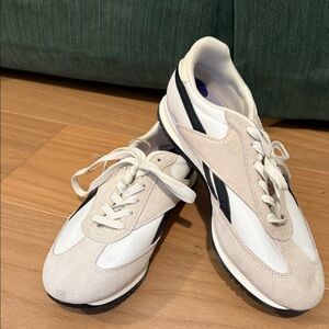 NEW WITHOUT BOX Women’s Reebok Ortholite Sneakers White Black Lavender Purple